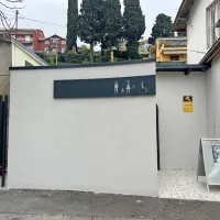 Javne sanitarije v Portorožu so pred kratkim temeljito prenovili, zato visoka uvrstitev ne preseneča.  