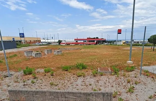 Stavbno zemljišče ob izolski vpadnici je kupila družba Pro 
monting iz Celja. 