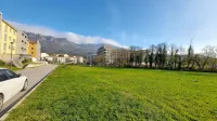 Na 0,6 hektara velikem zemljišču na Ribniku namerava občina 
urediti igrišče za otroke z zelenjem in vodnimi elementi, kjer se 
bodo družile vse generacije. 