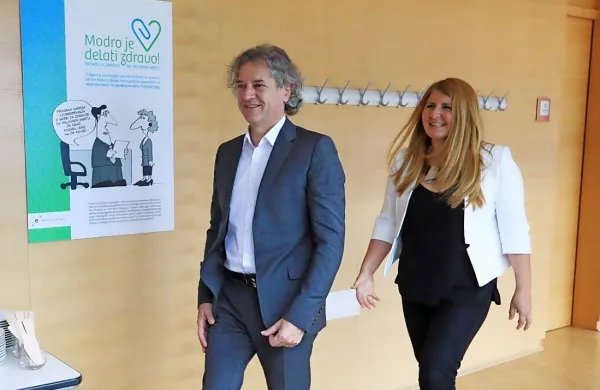 Koalicija pod vodstvom Roberta Goloba je javno nastopila proti 
reformi omrežnine, Agencija za energijo, ki jo vodi Duška Godina, 
pa bo njenim zahtevam skušala ugoditi. 