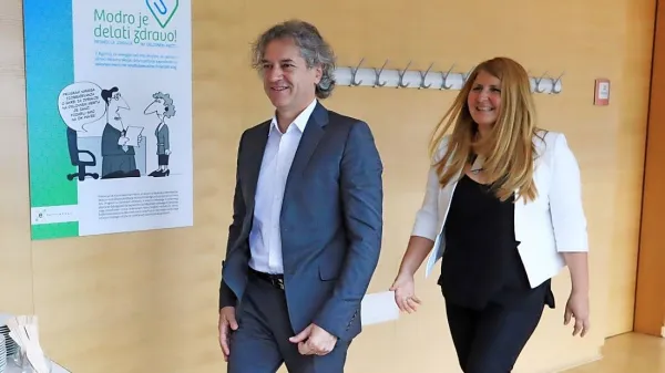 Koalicija pod vodstvom Roberta Goloba je javno nastopila proti 
reformi omrežnine, Agencija za energijo, ki jo vodi Duška Godina, 
pa bo njenim zahtevam skušala ugoditi. 