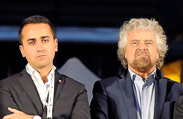 Beppe Grillo (desno) in Luigi DiMaio, ko sta vodila italijansko 
politiko - leta 2019.