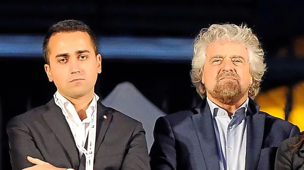 Beppe Grillo (desno) in Luigi DiMaio, ko sta vodila italijansko 
politiko - leta 2019.