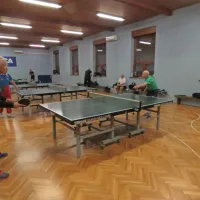 Boris Kosovel (desno) še dvakrat tedensko vadi z novogoriškimi 
namiznoteniškimi veterani.