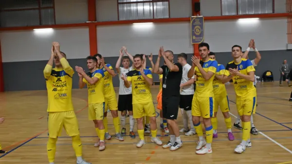 Nogometaši Bronxa so se od jeseni in  svojih navijačev poslovili  z 
zmago in trenutnim tretjim mestom. 