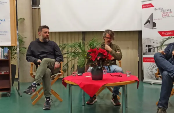 Trije kompanjoni Žiga X Gombač, Boštjan Videmšek in Samo Rugelj (z leve) so predstavili knjigo Ultrablues ob desetletnici prvega natisa.