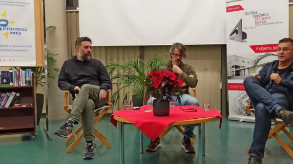 Trije kompanjoni Žiga X Gombač, Boštjan Videmšek in Samo Rugelj (z leve) so predstavili knjigo Ultrablues ob desetletnici prvega natisa.