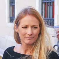   dr. Manja Rogelja 