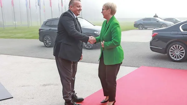 Joc Pečečnik, ki bi predsednici države Nataši Pirc Musar zgradil 
rezidenco, se je medtem  odločil izstopiti še iz enega nepremičninskega projekta.