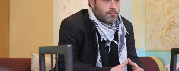 “Na primeru gospoda Boscarola se čudovito pokaže, da naš 
problem niso kapitalisti kot posamezniki, ampak kapitalizem kot 
sistem,” pravi Miha Kordiš.
