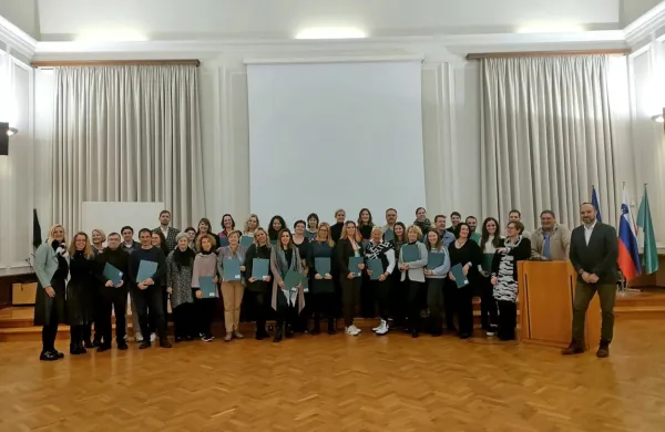 Zavod za turizem Nova Gorica in Vipavska dolina je v oktobru 
organiziral usposabljanje za turistične vodnike v  Goriški  regiji,  ki 
ga je zaključilo 40 kandidatov. 