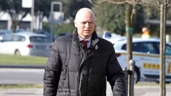Na sodišče bodo najbrž spet vabili nekdanjega predsednika 
uprave Intereurope Andreja Lovšina, obtoženega zlorabe položaja 
ob nakupih logističnih centrov v Rusiji in Ukrajini.
