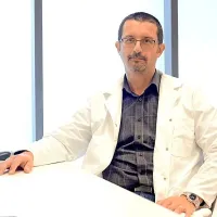 Dr. Boštjan Kocjančič, ortopedski kirurg, je v manj kot štirih urah 
opravil 80 pregledov, enega na vsake dve minuti in pol. 