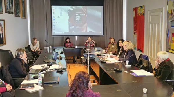 Na mednarodnem simpoziju Aktivizem in umetnost - zgodovinske izkušnje in participativne prakse v Beogradu je svoje izkušnje 
delila tudi direktorica Gledališča Koper Katja Pegan.