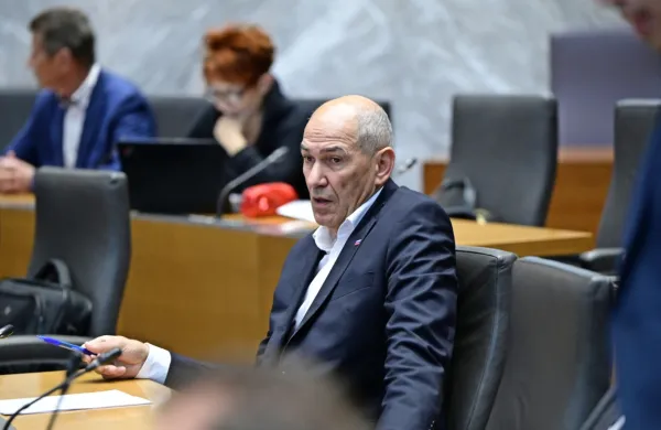 Levi pol računa, da bo odprtje arhivov škodljivo za prvaka SDS
Janeza Janšo.