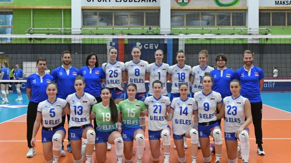 V letošnji slovenski odbojkarski reprezentanci so opazen delež 
imele  Primorke Eva Mori Pavlović, Mirta Velikonja Grbac in Selena 
Leban. 