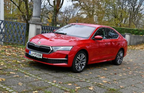 Octavia je bila letos deležna prenove, ki ji je prinesla nekaj posodobitev na zunanjosti in v potniški kabini.

