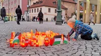 Prižig sveč in molitev žal nista dovolj