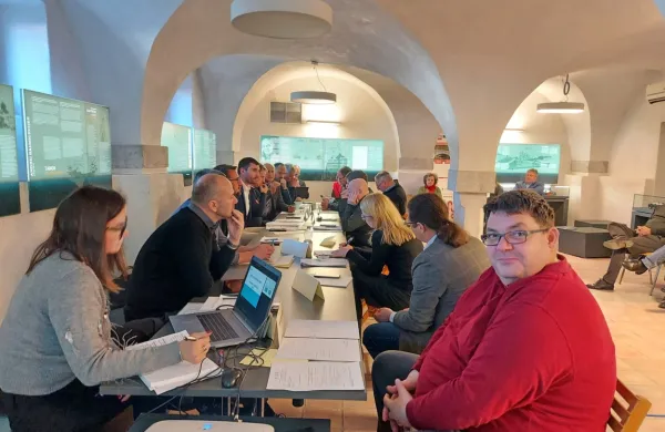 Župani severne Primorske so na seji Sveta regije osrednjo 
razpravo namenili  nalogam, ki jih občinam  nalaga zakon o 
dolgotrajni oskrbi na domu.