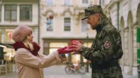 V videospotu nastopi tudi vojak, za katerega je uniformo posodilo SNG Nova Gorica. 