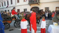  Novomašnik Luka Jesenko je opravil blagoslov konjev in konjenikov, ki so prišli iz okoliških krajev