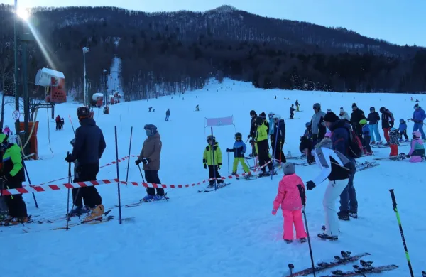 Čeprav je na uvodni  dan na SKI Bor vladala gneča, so veliki in mali 
smučarji uživali v enem zgodnješih smučarskih dni v zadnjih 
letih.