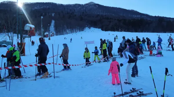 Čeprav je na uvodni  dan na SKI Bor vladala gneča, so veliki in mali 
smučarji uživali v enem zgodnješih smučarskih dni v zadnjih 
letih.