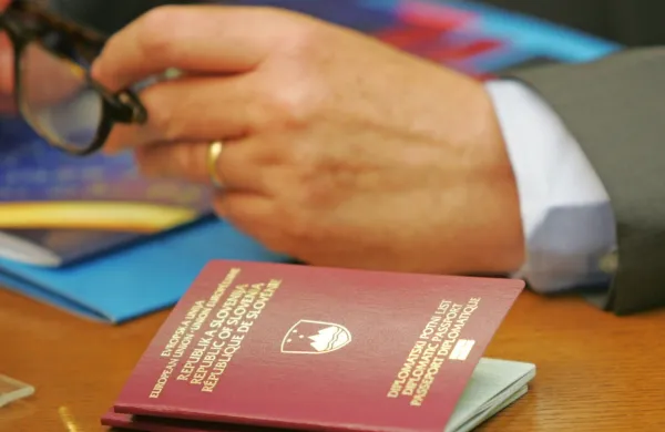 Trenutna cena potnega lista znaša 34,57 evra, doplačati je 
potrebno še takso v višini  14,10 evra.