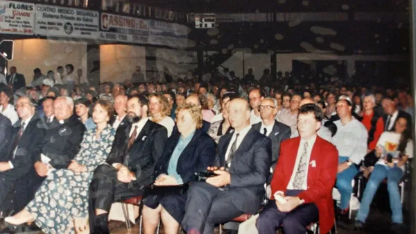 Postavitev Gregorčičevega kipa je v Triglavu povezalo argentinske 
Slovence vseh provenienc.