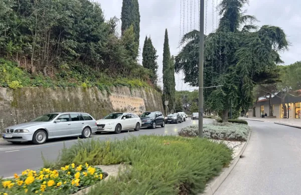 Občina je storila korak nazaj: parkiranje med Portorožem in Lucijo 
bo v zimskem času spet brezplačno.