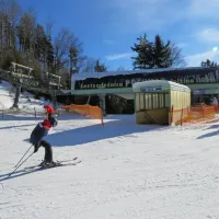 Proga do primorskega izhodiščnega parkirišča Počivalo je bila na 
začetku sezone dobro urejena.