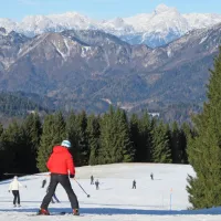 Izjemen adut Cerknega je najlepši smučarski pogled na Triglav v 
Sloveniji.