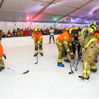 Istrski gasilci so se pomerili na dobrodelnem turnirju v hokeju na ledu