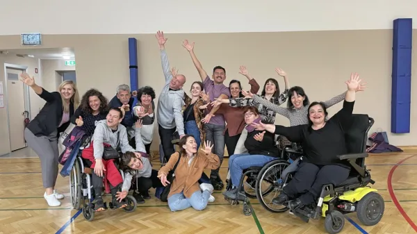 Dr. Vanja Riccarda Kiswarday, izredna profesorica specialne 
pedagogike, je s svojim dolgoletnim delom pomembno prispevala 
k razvoju vključujoče pedagogike.