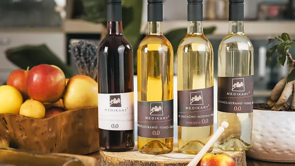 Biotehniški izobraževalni center Ljubljana je s pomočjo kmetov in 
vinarjev pridelal brezalkoholno vino in nekaj sadnih vin.  