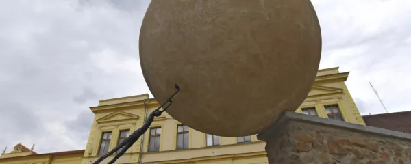 Sizif sprašuje: “Kaj nam fali?!”