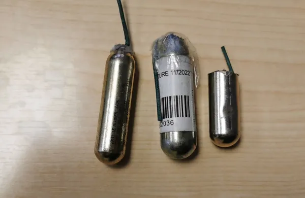 Pirotehnična sredstva so zasegli 13 in 15-letniku