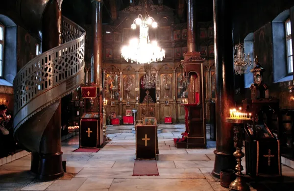 Pravoslavni verniki obeležujejo badnji dan.