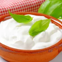 









Jogurt deluje na koži osvežilno.