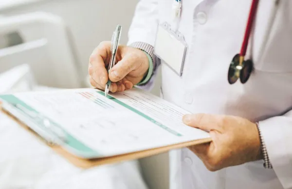 Župan kalabrijske vasi z dekretom prepovedal prebivalcem, da zbolijo