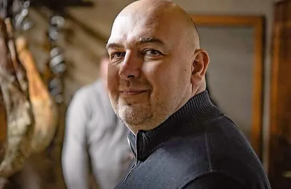 V 51. letu starosti je včeraj umrl dolgoletni novinar in urednik Žiga 
Kariž.