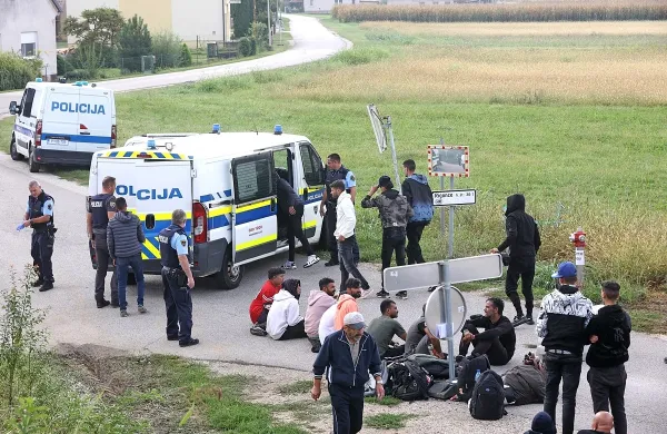 Po podatkih slovenske policije so naši policisti v letu 2024 na vseh 
notranjih mejah evidentirali 44.375 nedovoljenih vstopov, kar je 
skoraj 20 odstotkov manj kot v enakem obdobju leta 2023.    