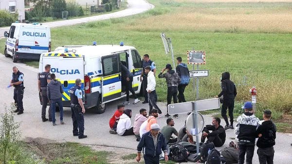 Po podatkih slovenske policije so naši policisti v letu 2024 na vseh 
notranjih mejah evidentirali 44.375 nedovoljenih vstopov, kar je 
skoraj 20 odstotkov manj kot v enakem obdobju leta 2023.    