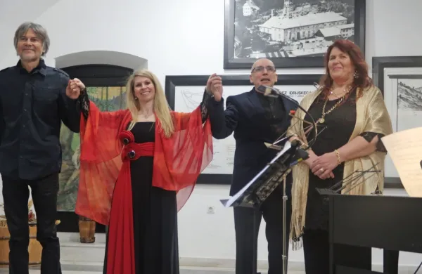 Flavtist Cveto Kobal, sopranistka Martina Robinšak, violinist Vasilij Meljnikov in pianistka Maja Tajnšek, po spominskem Nocturnu za 
Marijo Rijavec.
