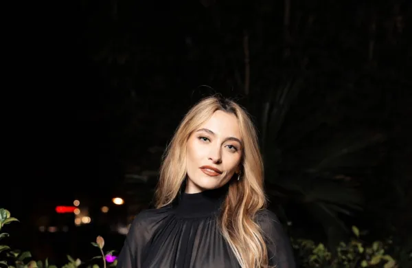 Paris Jackson se uspešno odvaja od drog.