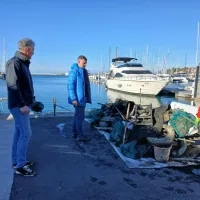 Iz morja so potegnili  350 kilogramov odpadkov.