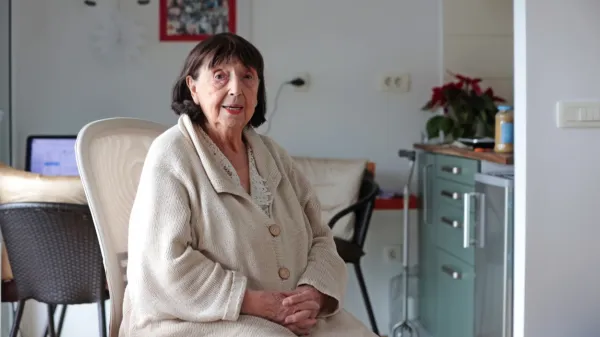 Anica Mikuš Kos razmišlja o številnih vidik življenja in veliko o 
prihodnosti mladih generacij.