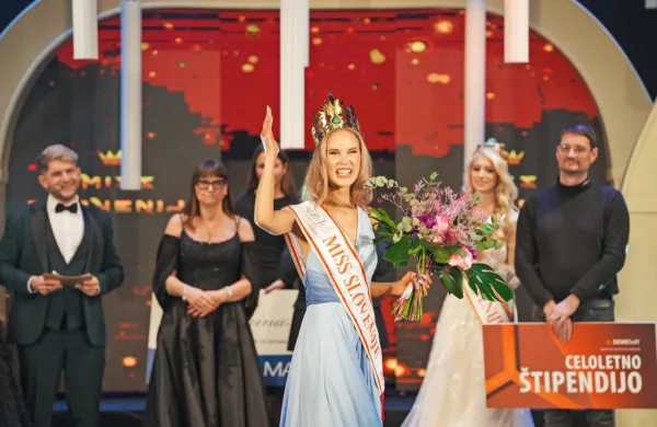 Krono si je letos nadela Primorka: Nova Miss Slovenije je Amadea Zupan iz Sežane (FOTO)