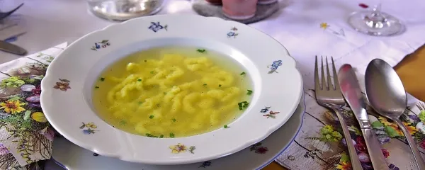 Govejo juho kuhamo počasi vso noč.