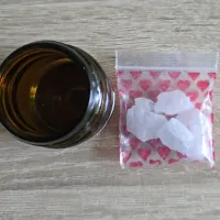 Pri 43-letnem Ajdovcu odkrili heroin, metamfetamine in kokain (FOTO)